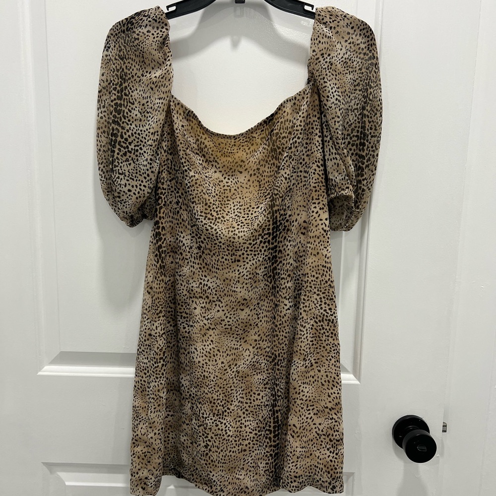 Cheetah print puff sleeve dress